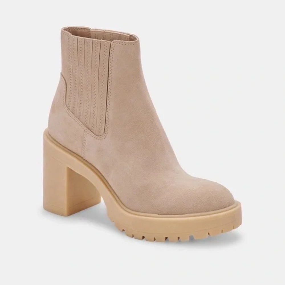 Universal Thread Boots Womens 9.5 Katrina Platform Booties Tan Suede. Worn once!